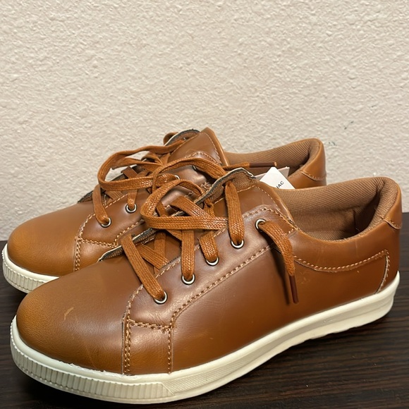 Boys shoes size5 m